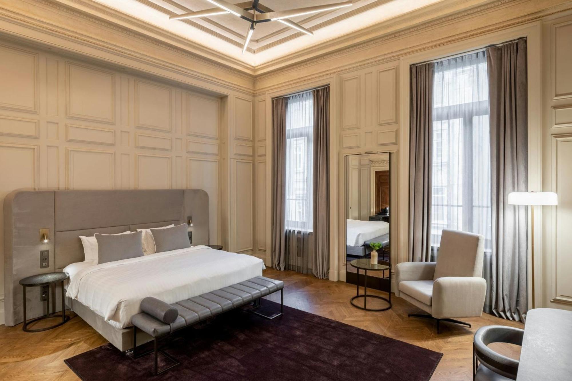 The Marmorosch Bucharest, Autograph Collection 호텔 외부 사진 A bedroom at the hotel