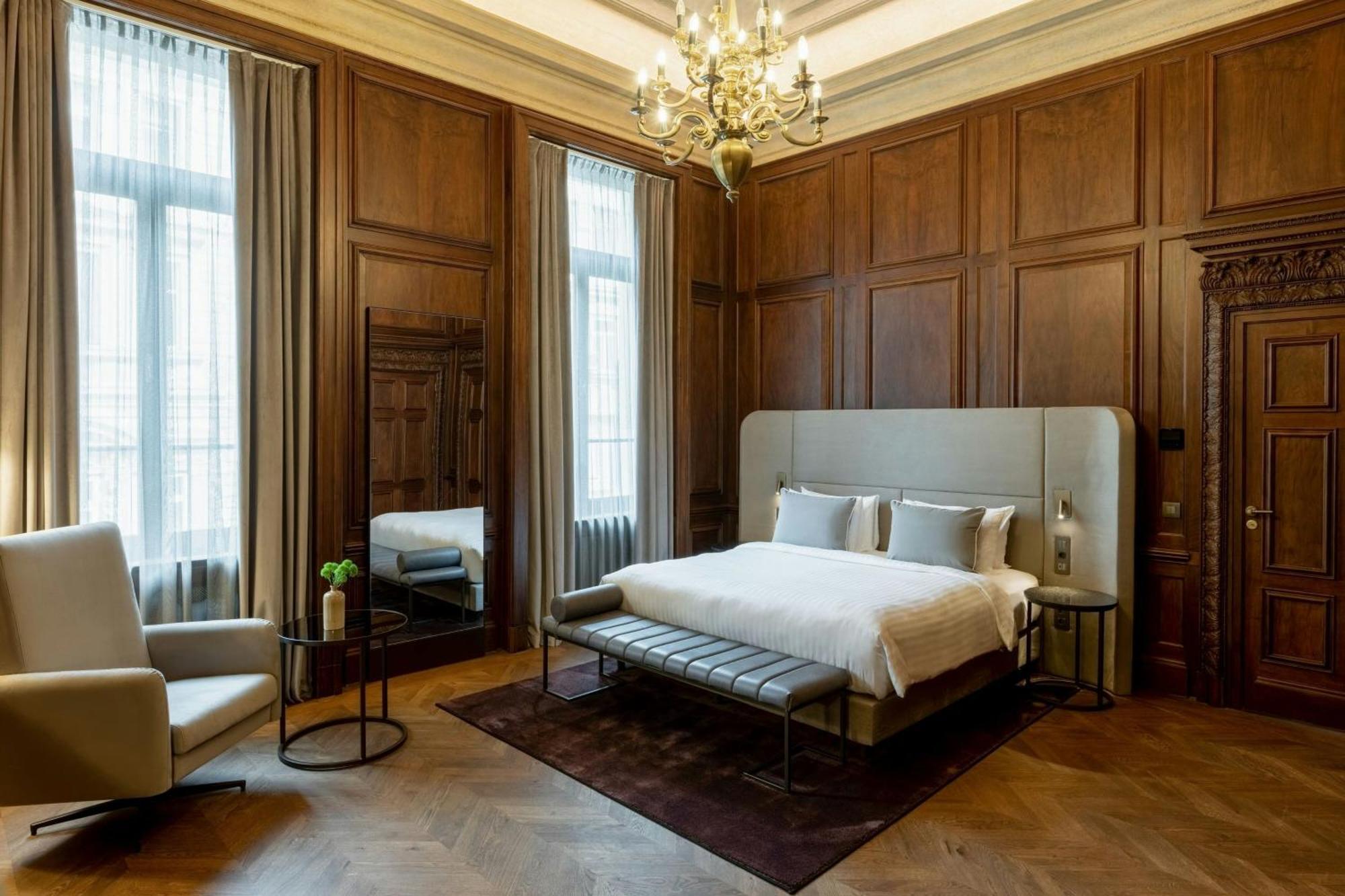 The Marmorosch Bucharest, Autograph Collection 호텔 외부 사진 A bedroom at the hotel